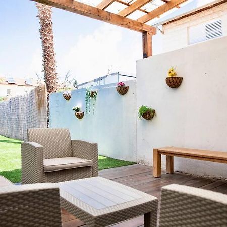 Homey Apartment Near The Beach Hadera Exterior photo