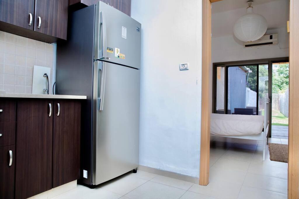 Homey Apartment Near The Beach Hadera Exterior photo