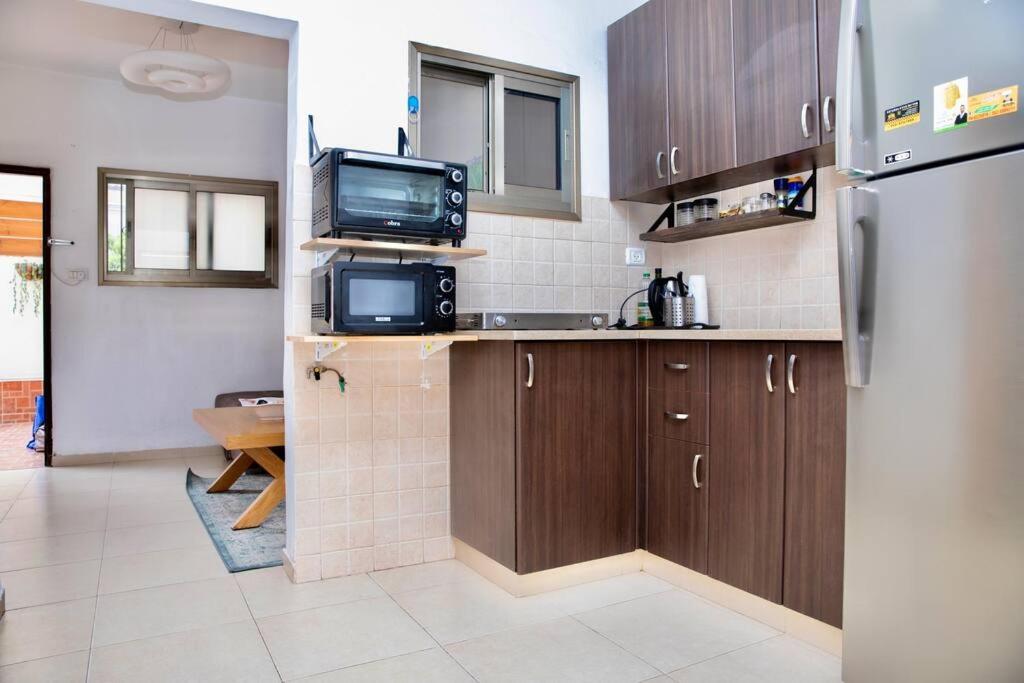 Homey Apartment Near The Beach Hadera Exterior photo