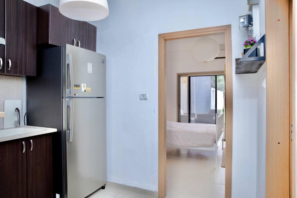 Homey Apartment Near The Beach Hadera Exterior photo